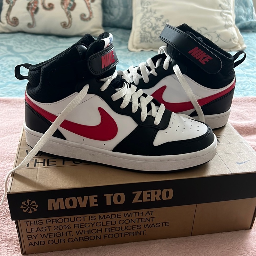 Nikes sneakers